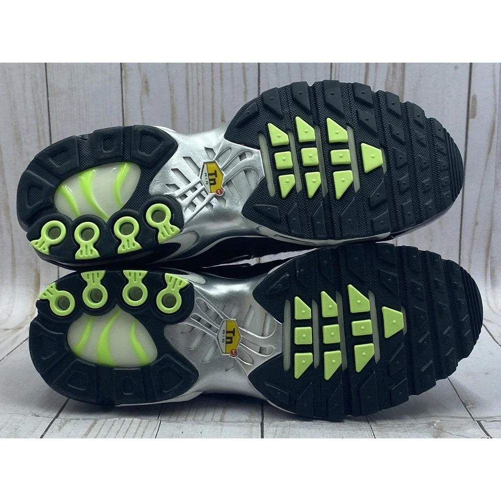 Nike Air Max Plus‎ SE Black Chrome Size 7 DM7570‑001